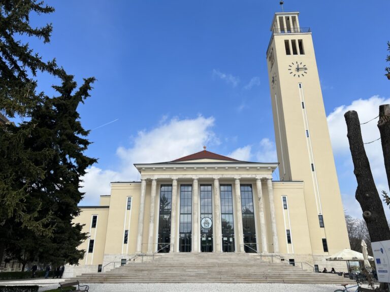 Hungary Deberecen UniversityChurch 768x576