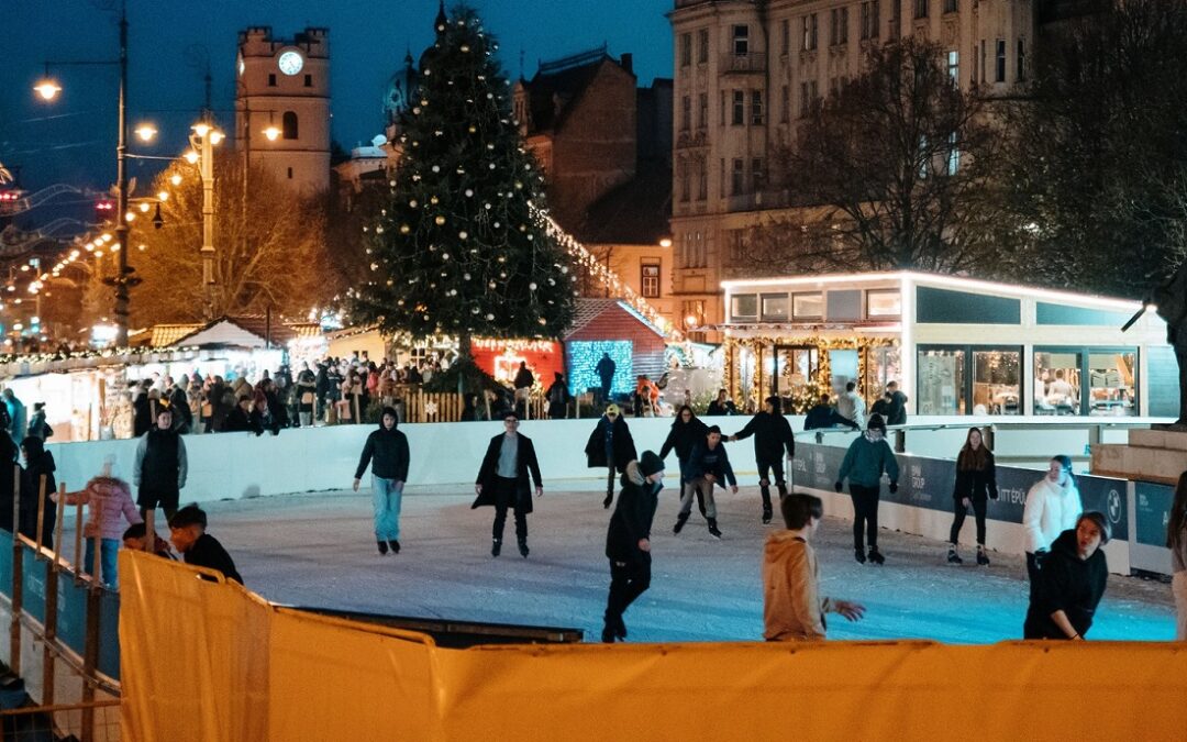 The ice skating rink at Kossuth Square will remain open until the end of January